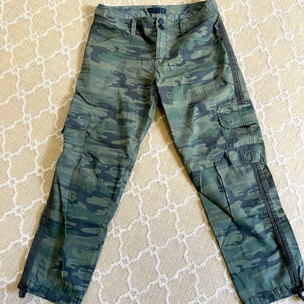 Sanctuary Cargo Capri Pants. Great Condition.